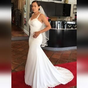 Nicole Miller Elegant Ivory Wedding Dress